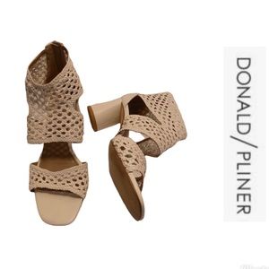 Donald Pliner white open toe sandals woven HERRA size 8.5